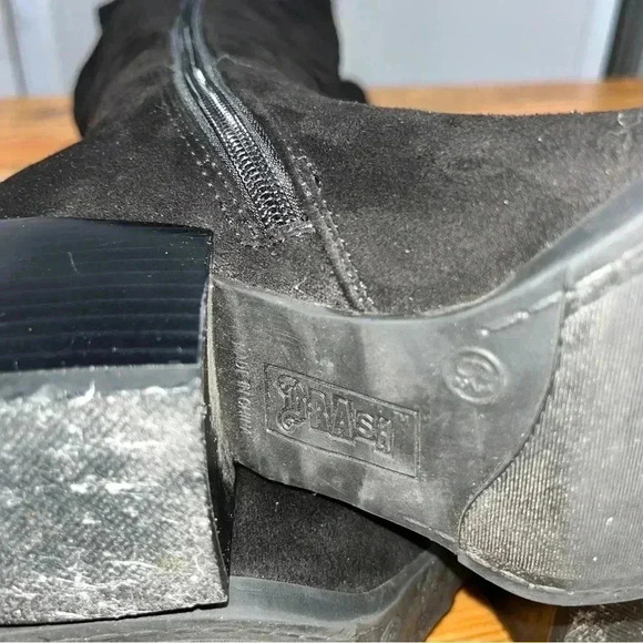 Brash over the knee suede look heeled 1/2 zip side black boots - Picture 13 of 14